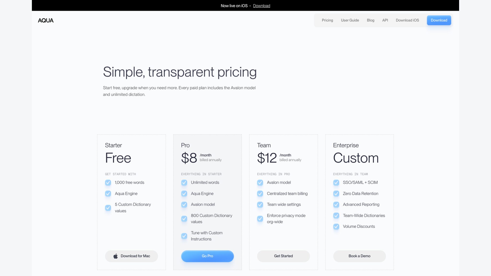 Aqua Voice公式pricingページのスクリーンショット。無料1,000words・Pro年払い月$8・学割70%オフの料金表示
